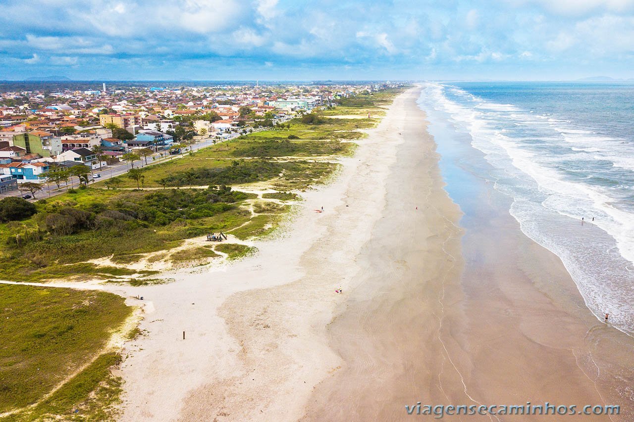 Faixa litorânea de Pontal do Paraná representando a região de Ipanema