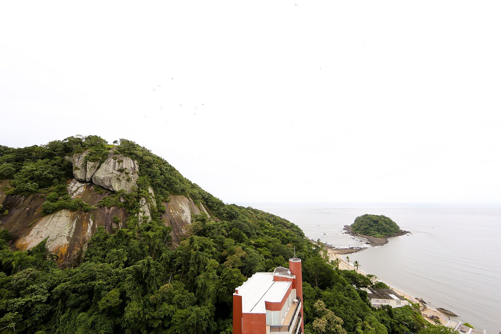 Vista do Morro do Boi e da costa de Matinhos