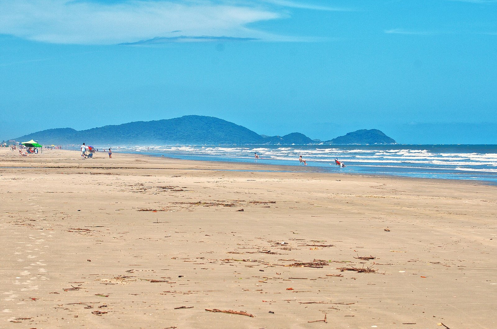 Vista da Ilha do Mel a partir da praia de Pontal do Sul